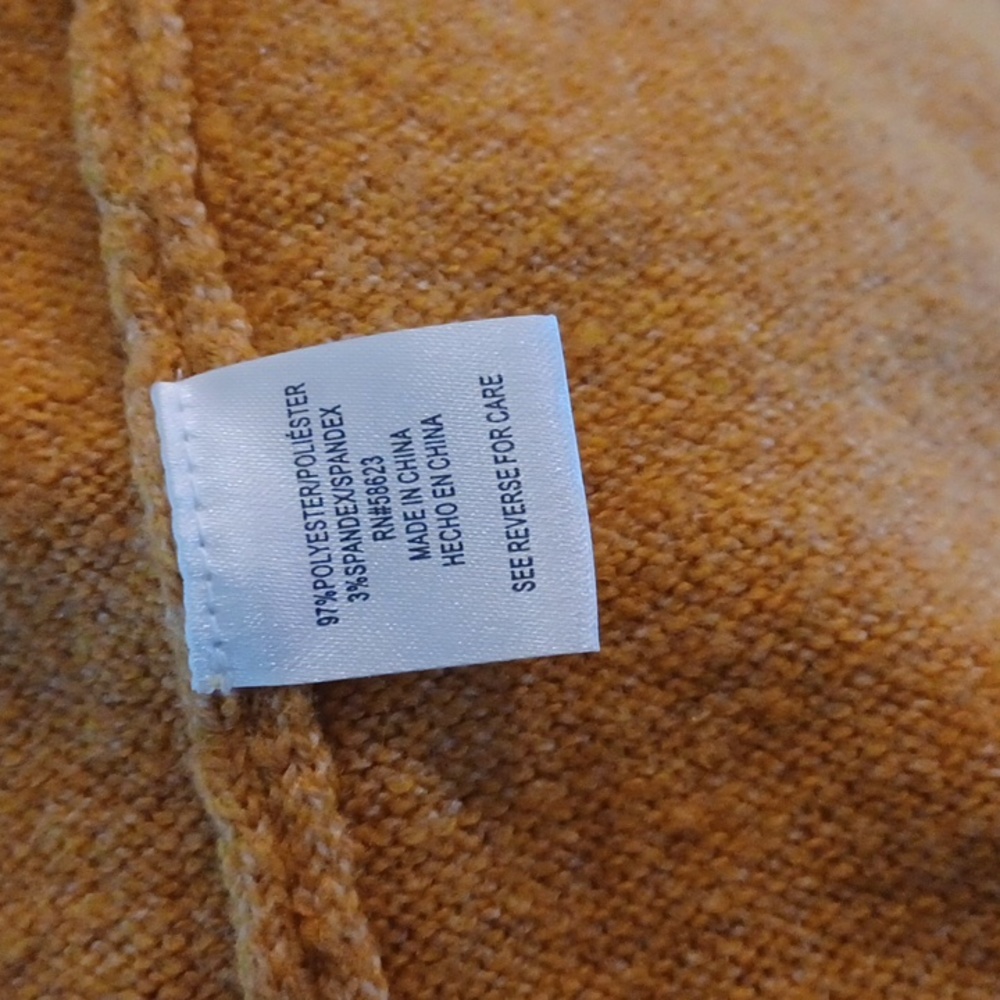 Yellow sweater - Picture 7 of 7